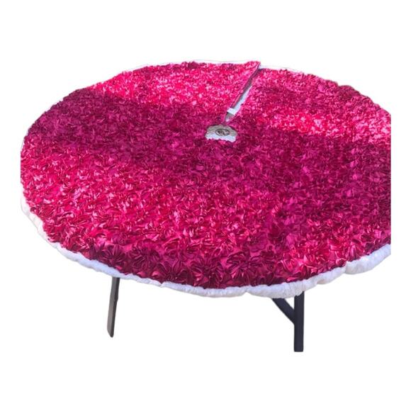 CHRISTMAS TREE SKIRT Burgundy Rose Floral Covered Tree Skirt White Faux Fur Edge - Picture 5 of 12